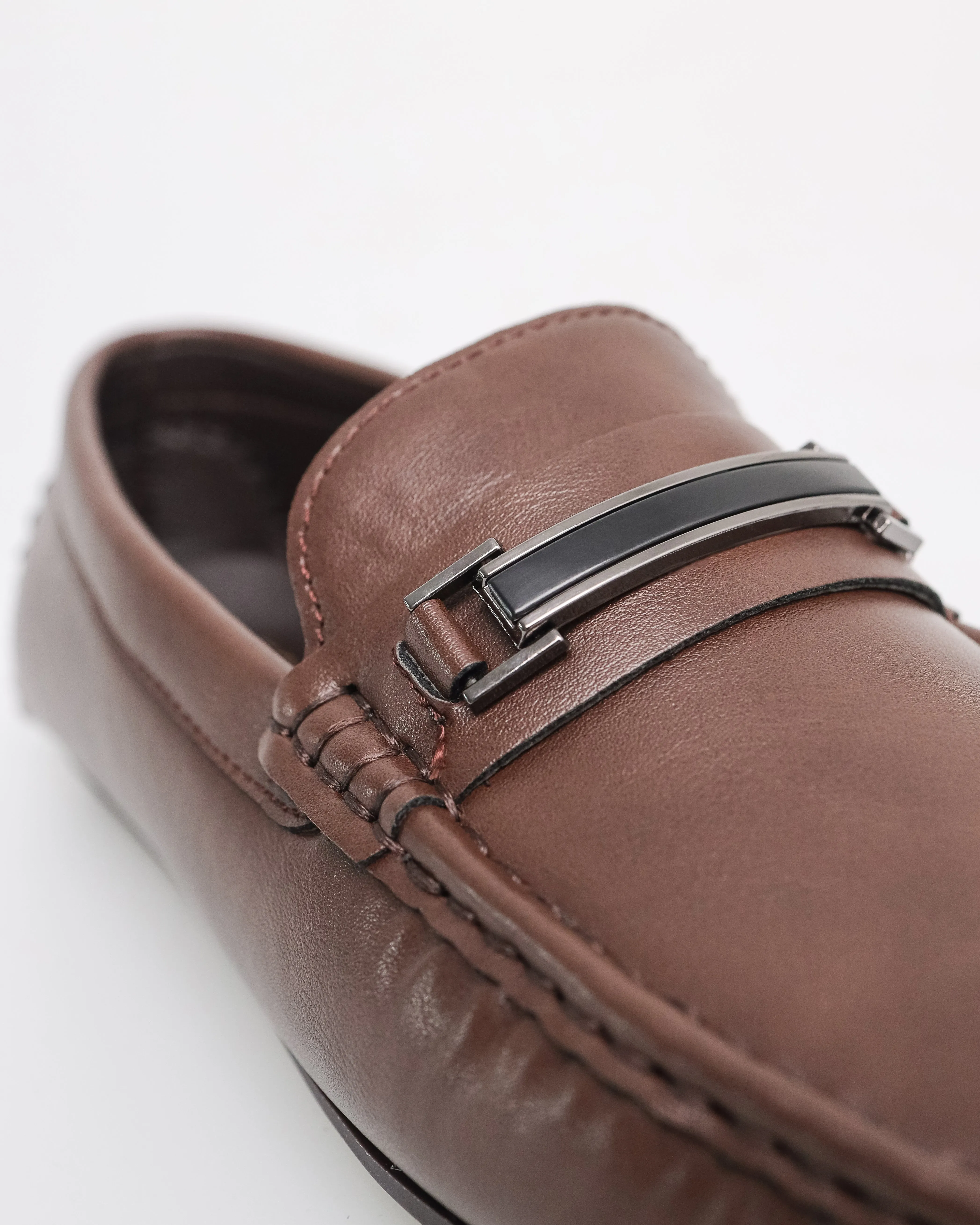 Tomaz C618 Men's Metallic Charm Buckle Moccasins